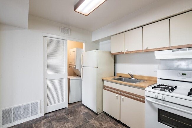 Brookside Manor Apartments and Townhomes