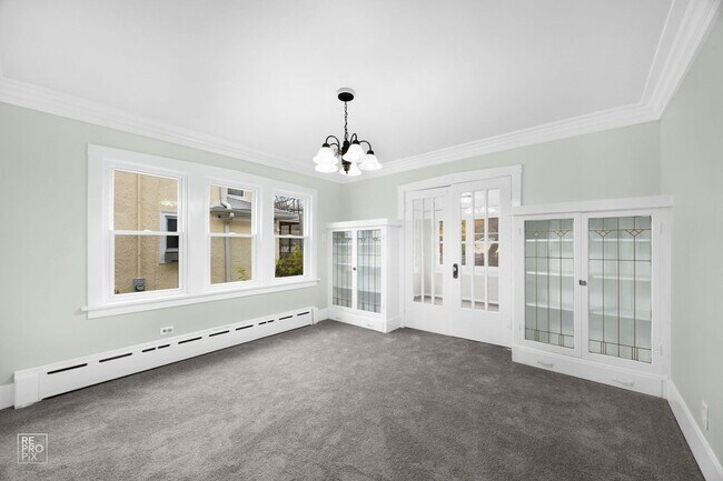727 Ridgeland Ave