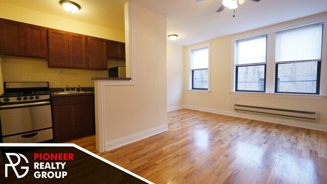 Photo - 812 W Diversey Pky