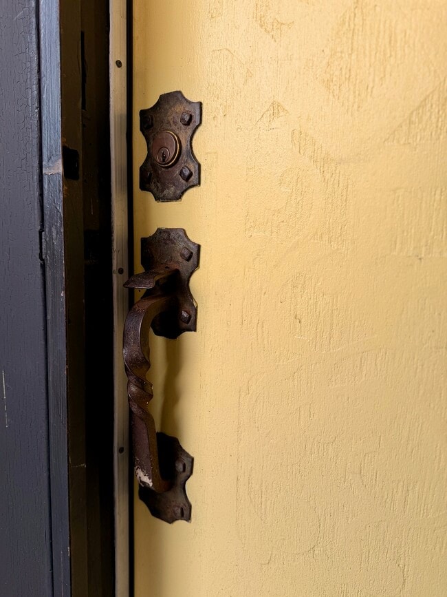 Photo - 6000 4th Ave