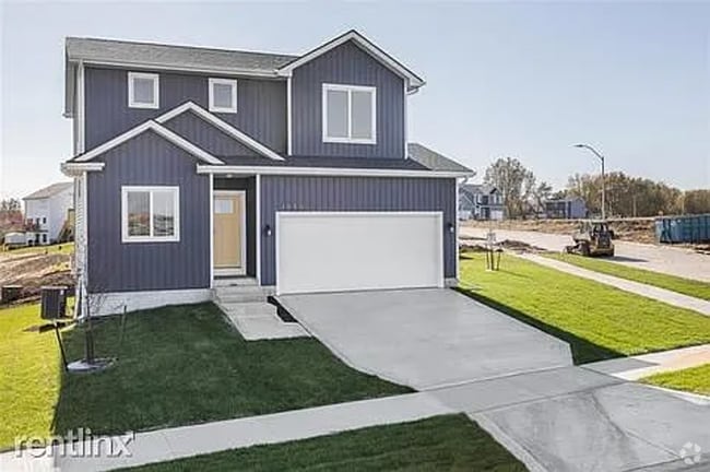 Building Photo - Great 3 Bedroom Single-Family Home in Urba...