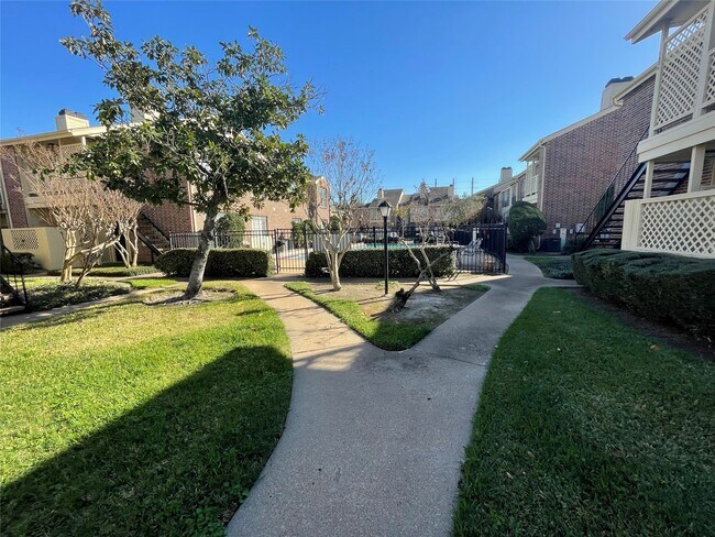 Building Photo - 2121 El Paseo St Unit 1910