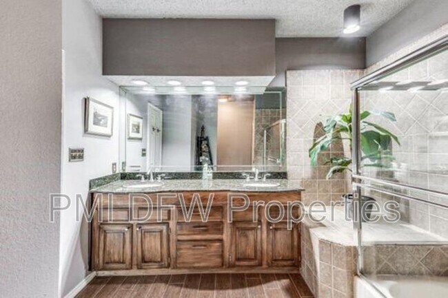 Photo - 1720 NE Green Oaks Blvd Unit Apt 203