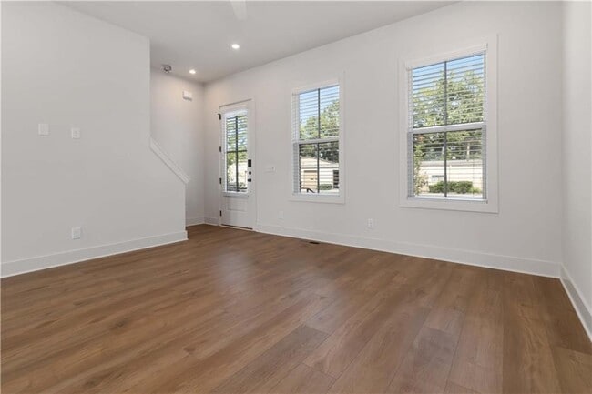 Photo - 964 Bibbs Circle NW