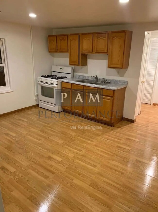 Photo - 1208 59th St