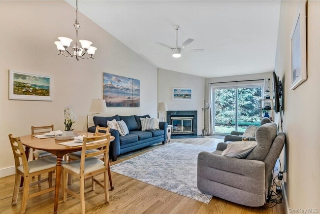 Photo - 2555 Youngs Ave Unidad 4D