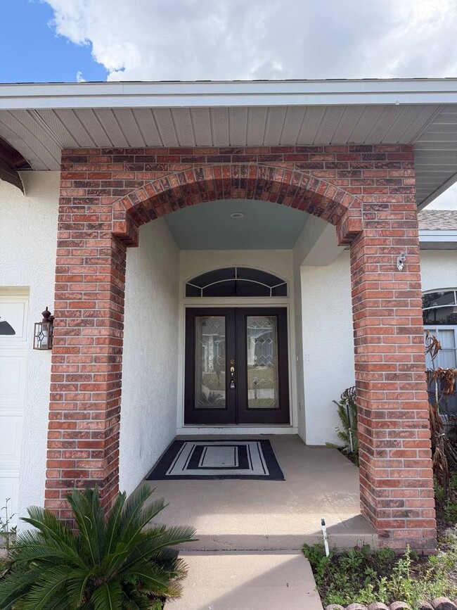 Photo - Welcome to your private Florida retreat in Lakeland!
