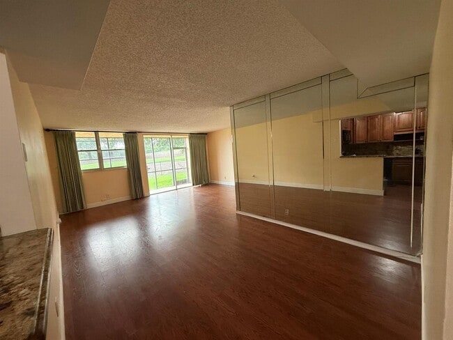 Photo - 3001 W Rolling Hills Cir Unit 108
