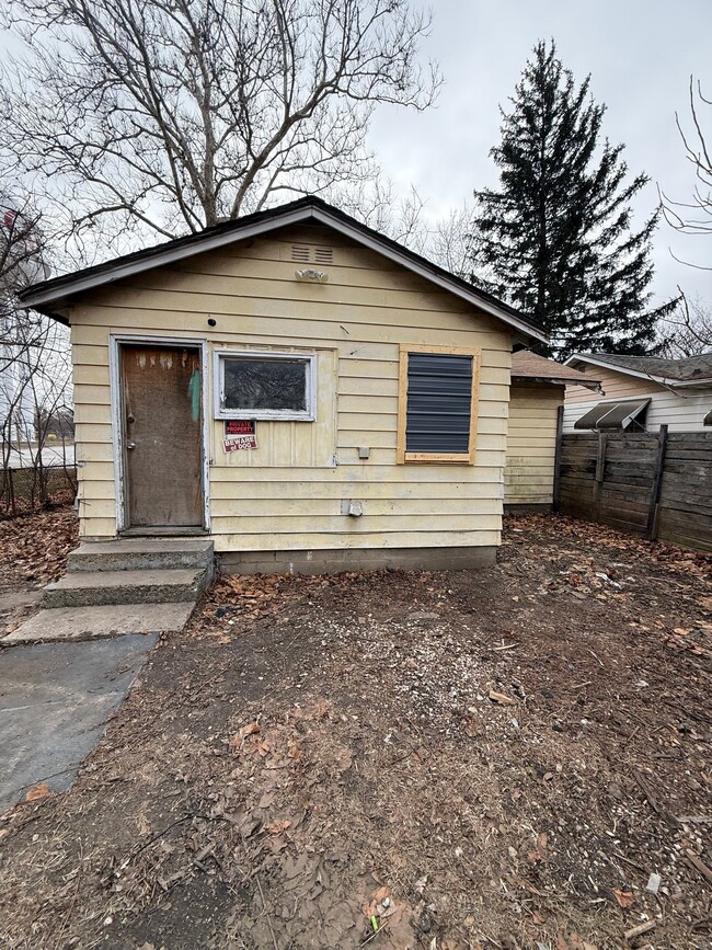 Building Photo - 1028 E Garfield Ave