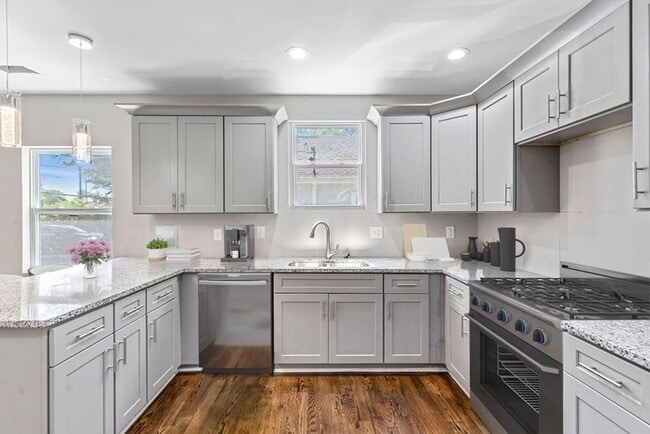 Photo - 141 McDonough Blvd SE