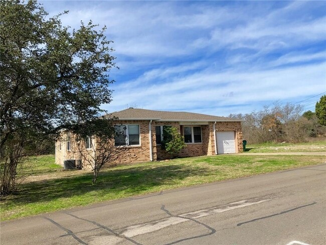 Building Photo - 307 S Mustang Ave