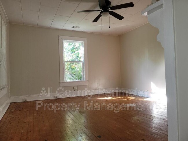 Photo - 896 Dorothy St