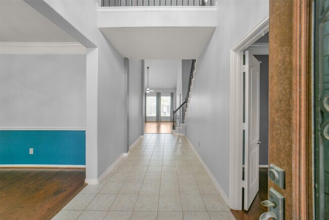 Photo - 402 Sterling Heights Ln