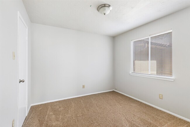 Building Photo - 7310 Maple Walk Dr