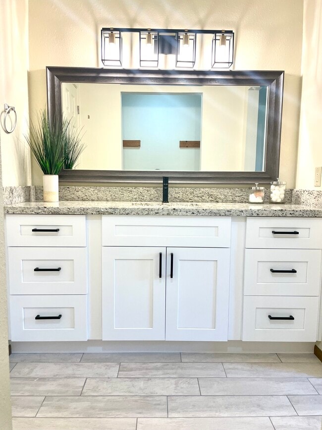 Building Photo - 5454 Folsom Dr Unit 1 Rental