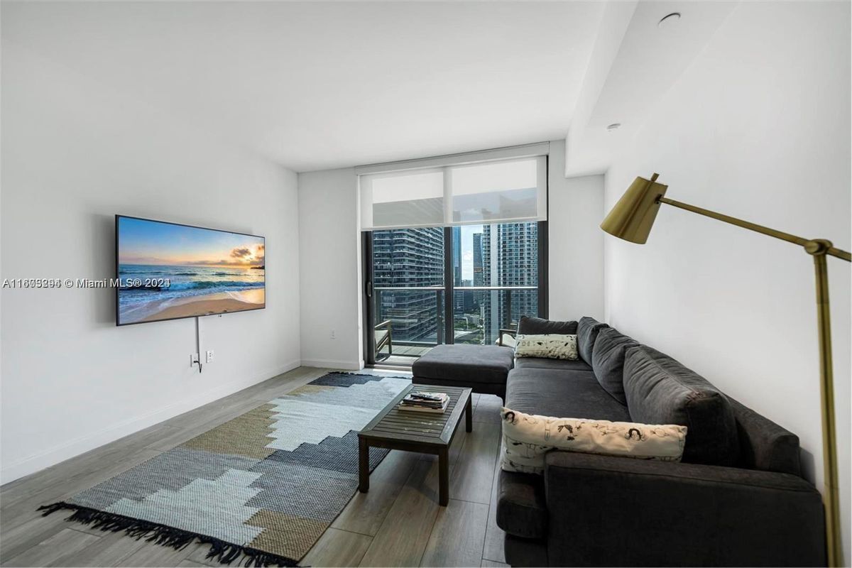 Photo - 45 SW 9th St