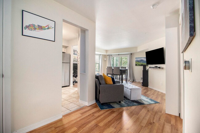 Building Photo - 2221 S Huron Pkwy Unit 2