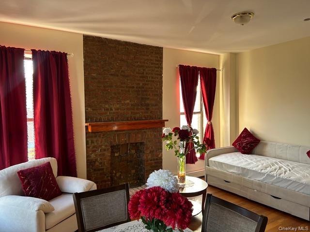 Photo - 236 Utica Ave Unidad #3F