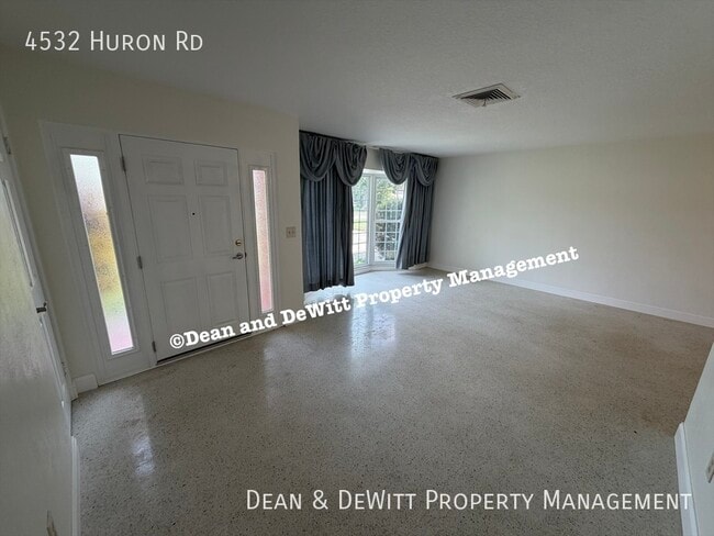 Photo - 4532 Huron Rd