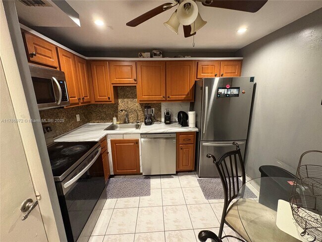 Photo - 4152 Inverrary Dr Unit 303