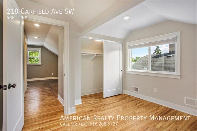 Photo - 218 Garfield Ave SW