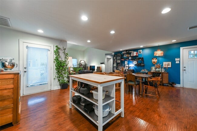 Photo - 1308 Ruthven St Unit B