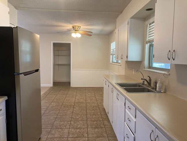 Photo - 224 N Oxford Dr