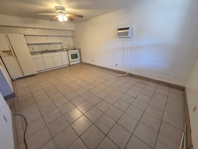 Photo - Small 2 bedroom 1 bath Apartment