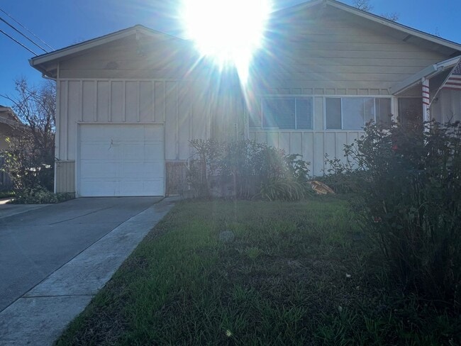 Building Photo - 5335-37 CASTLE STREET Unit 5335 CASTLE STREET