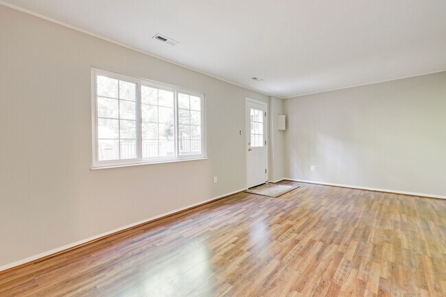 Sala de estar - 2820 Raymond Ct