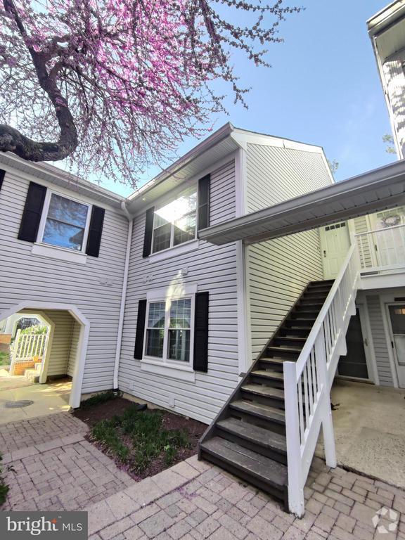 Building Photo - 2911-H S Woodley St Unit 8-H Rental