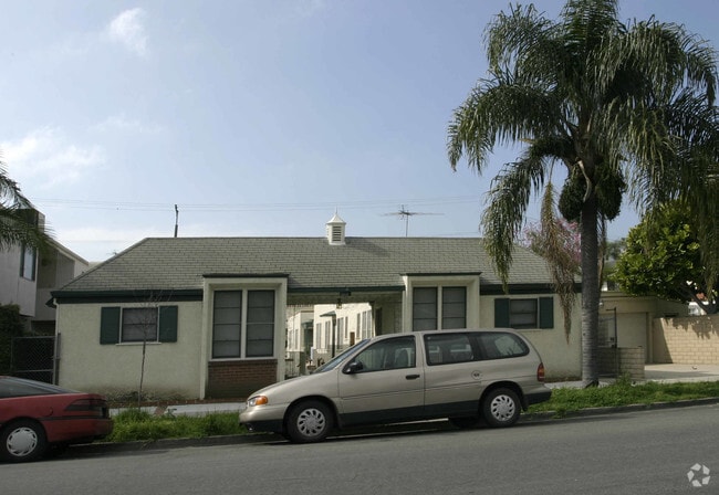 Building Photo - 3312 E 2nd St Rental