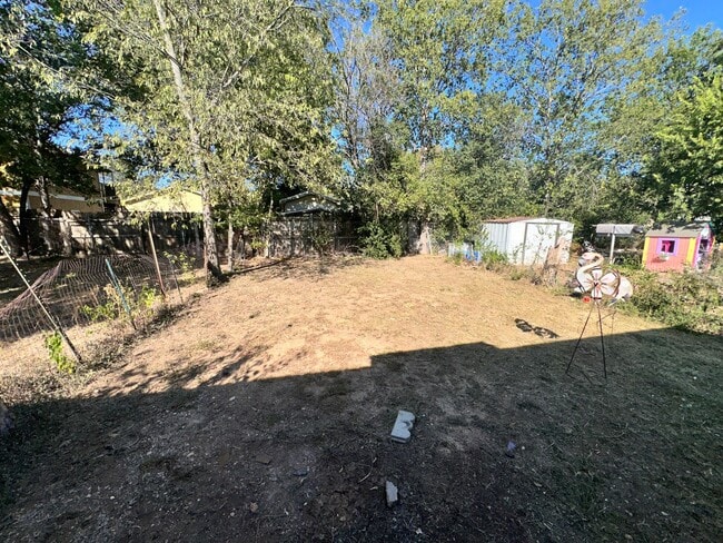 Building Photo - 611 McArthur Dr Unit A