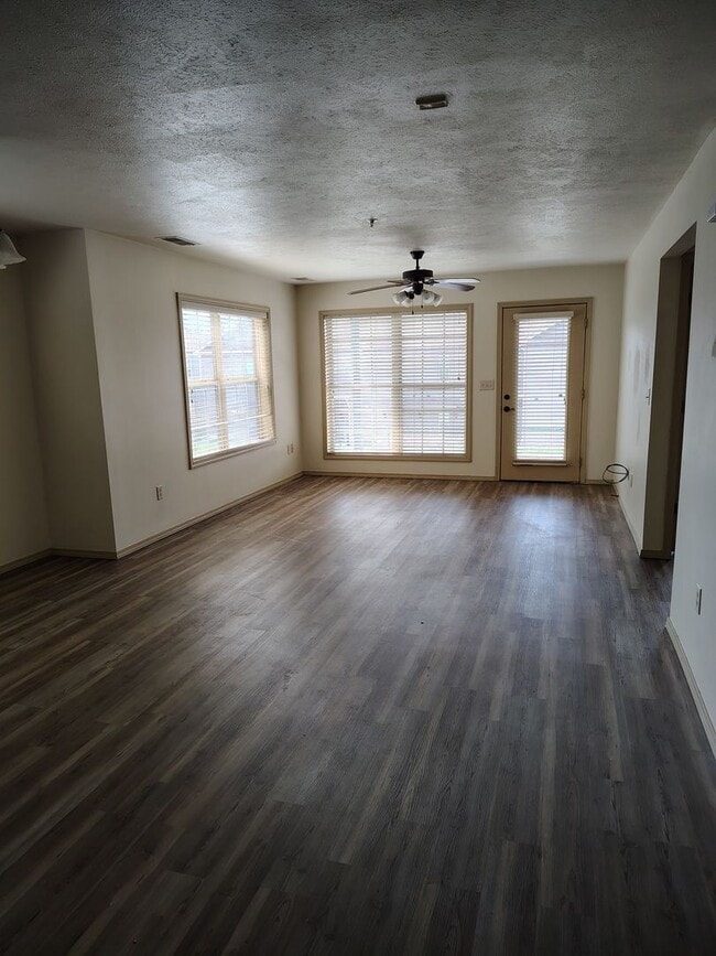 Building Photo - Condo for rent
