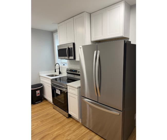 Photo - 1628 Benhill Ave Unit 2B AVAILABLE PRIV/BATH $850 2B