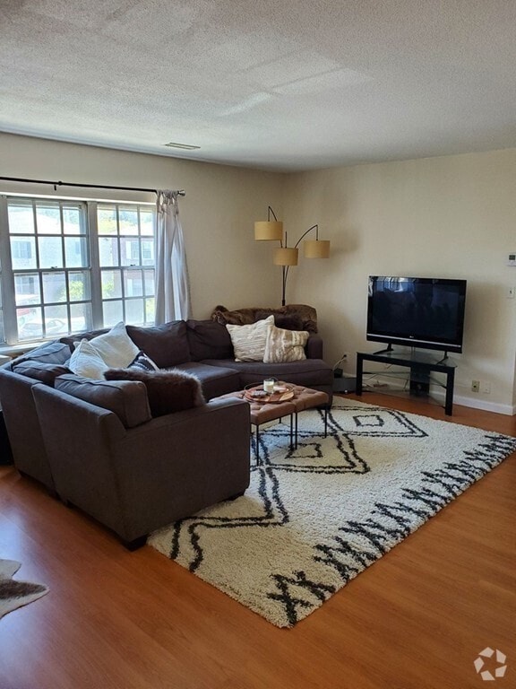 Building Photo - 31 Lake Shore Ct Unit 3 Rental