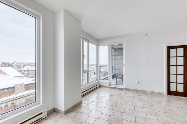 Photo - 340 Rue du Champ de Mars Unité 512