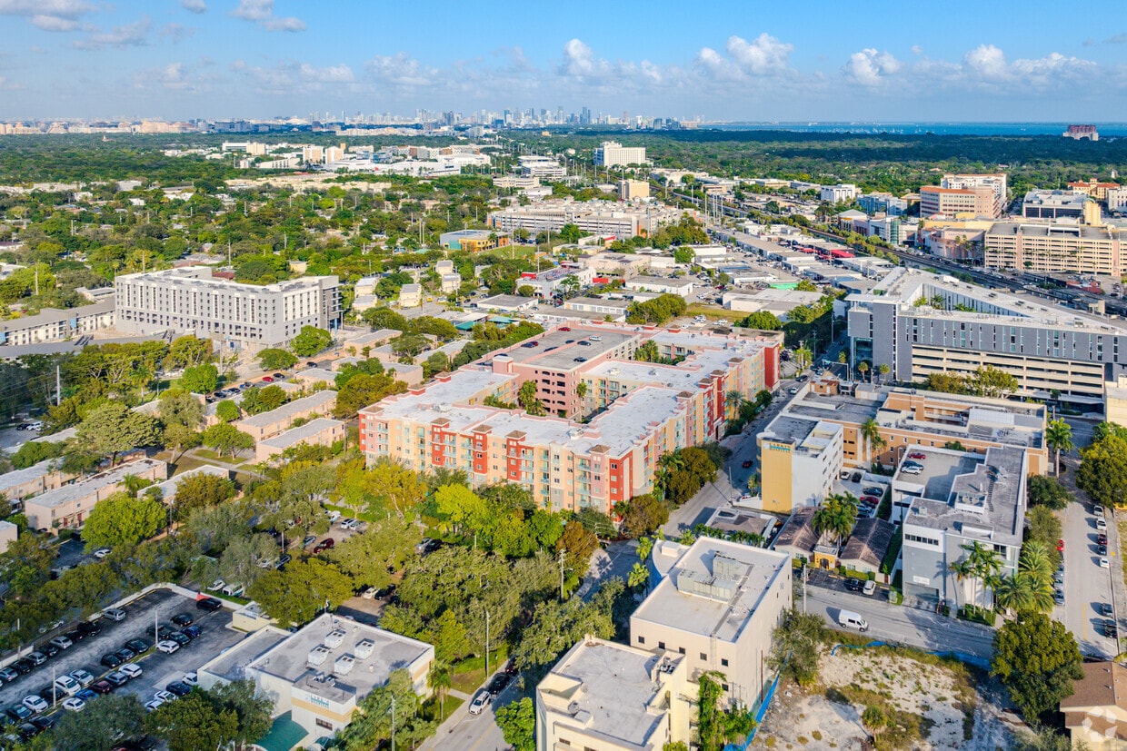 6001 SW 70th St - Valencia South Miami