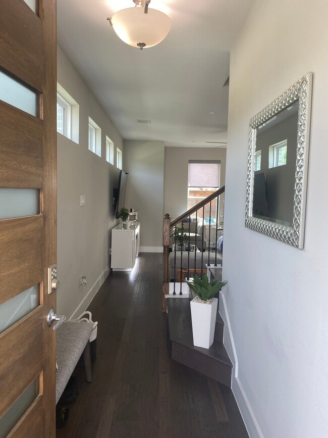 Photo - 2129 Lovedale Ave