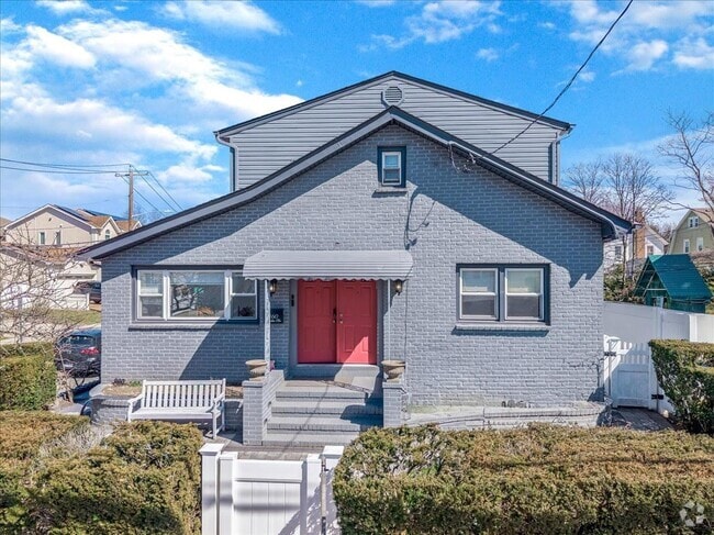 Building Photo - 360 Franklin Ave Rental
