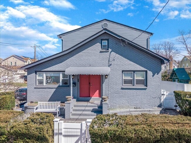 Photo - 360 Franklin Ave Casa