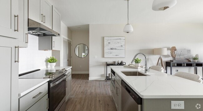 Building Photo - 6 Hudson W Dr Unit 605 Rental