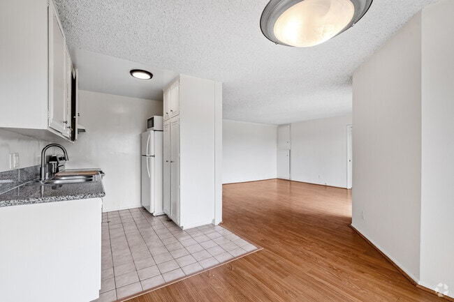 2BD, 2BA - 1,000SF - Kitchen