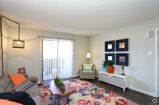 1BR-1BA 667sf Living Room