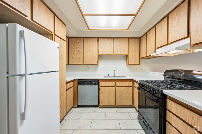 2BR, 1BA - 950SF - Kitchen