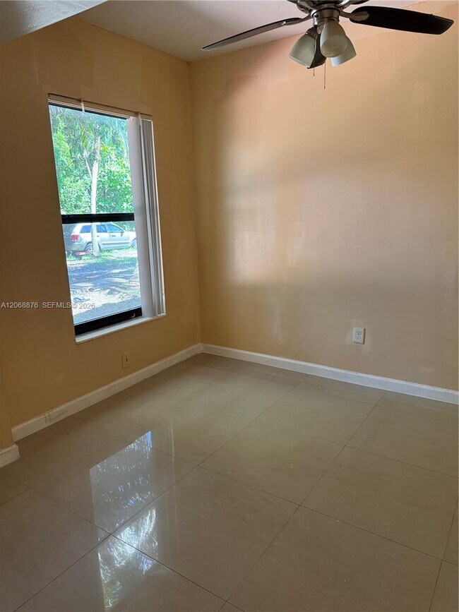 Photo - 695 NE 151st St Unit 3