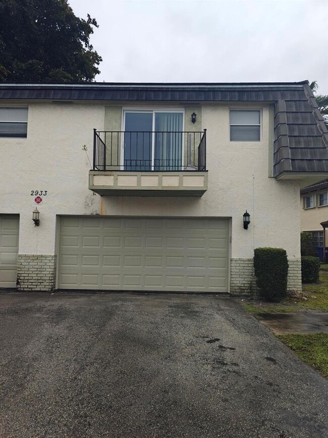 Building Photo - 2933 NW 89th Ter Unit 6-4