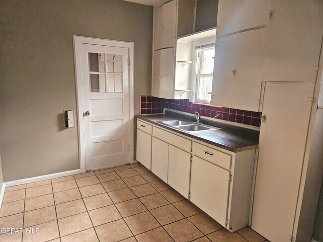 Photo - 4020 Chester Ave