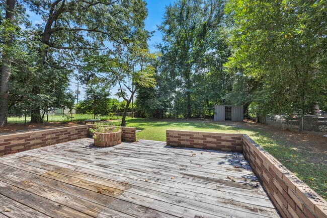 2900 Holt Dr