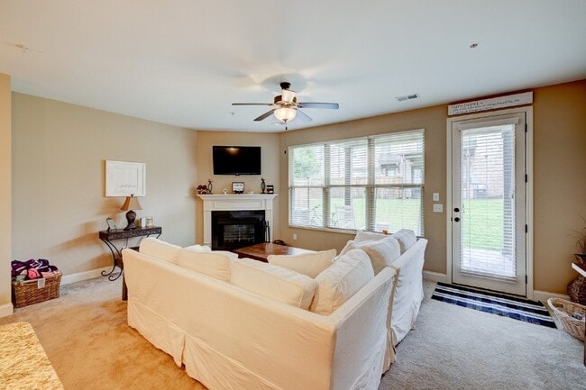 Building Photo - Beautiful Townhome with Garage, Fireplace, Close to Greenway, Dining & Shopping